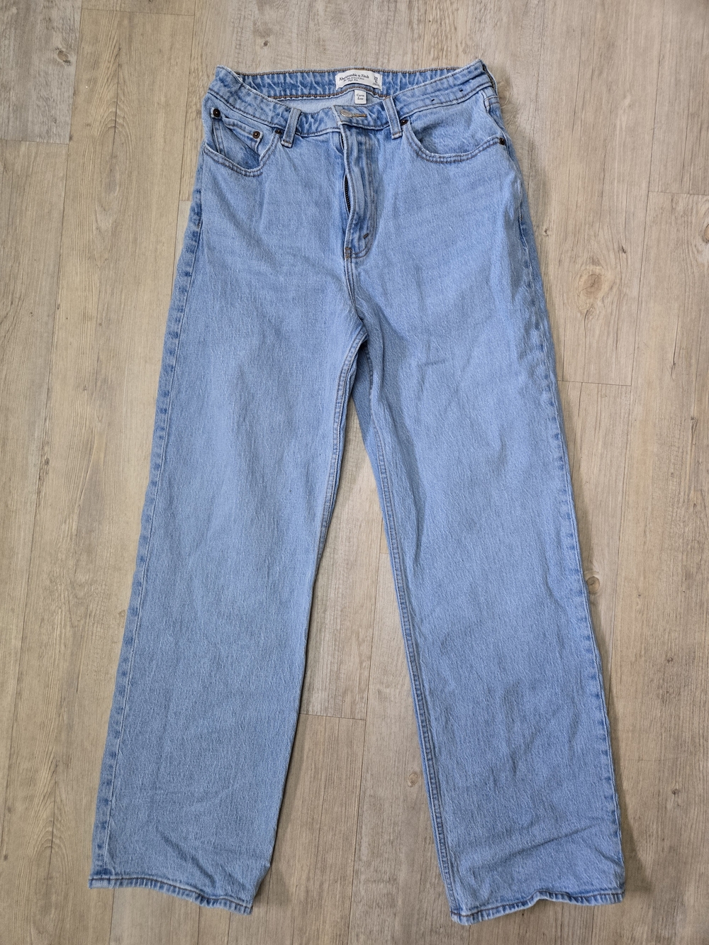 Abercrombie & Fitch Curve Love Light Blue High-Rise Relaxed Jeans Size 29/8R